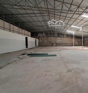 cho thuê kho xưởng 1300m2 đường hoàng quốc việt xe cont vào tận cửa trần cao