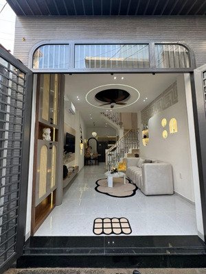 bán gấp, nhà đường 3/2, phường 14, q10. dt 65,1m2 (4,2m x 15,5m), shr, hđ thuê 19tr/1th