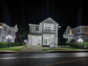 cần bán căn biệt thự 3 phòng ngủ cạnh biển full thổ cư