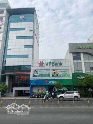 bán nhà mặt tiền cách mạng tháng 8, quận 3 ( đối diện chợ hòa hưng) 6.5x21m, 4 lầu, hdt 200 triệu