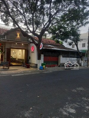 bán nhà c4 hai mặt tiền đường phó đức chính và lê văn huân, phường vĩnh hoà tp nha trang. gần biển