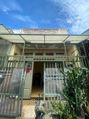 bán nhà cấp 4, vào ở ngay, hẻm xe hơi vào tận nơi, ra mặt tiền nguyễn văn quá chỉ 20m