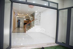 bán nhà 3 tầng 3 mê đường 5m5 hoà cường hải châu. dt 81m2 nhà kiên cố chắc chắn vị trí đẹp ở tốt