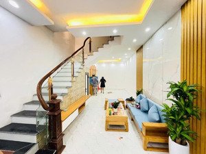 cho thuê nhà nguyên căn ngõ 102 pháo đài láng, đống đa:55m,4 tầng,4 ngủ,nhà đẹp ở ngay