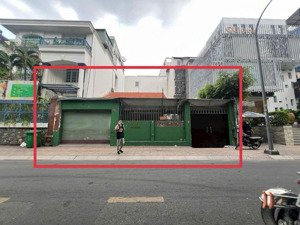 chính chủ cho thuê biệt thự đường ngô thời nhiệm. quận 3. dt: 13mx24m. 1 tầng.