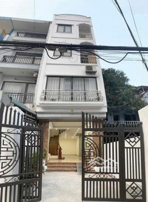 cho thuê nhà nguyên căn phố phúc lợi - sân để ô tô - 80m giá :11 triệu