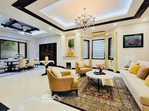 nhà biệt thự sân vườn khu quan chức cấp cao vườn đào tây hồ, 204m2 mt: 15m an ninh tốt, giá: 124 tỷ