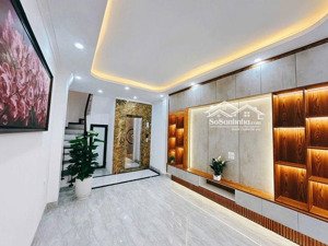 hồ định công chỉ hơn 8 tỷ có căn nhà thang máy full nội thất tuyệt đẹp