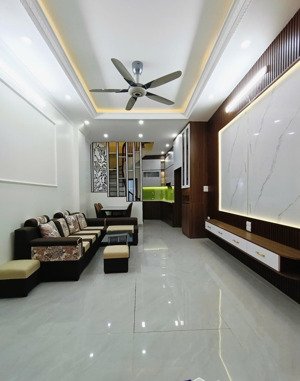 bán nhà vĩnh hưng, hm:42m,5 tầng,3 ngủ , chỉ 6.5 tỷ, ô tô