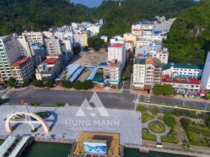 khách sạn trung tâm quảng trường cát bà