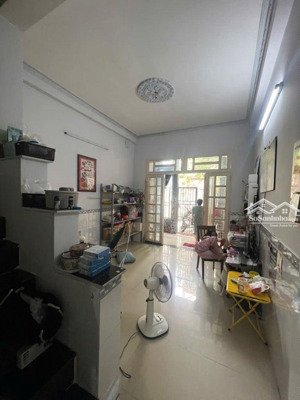 nhà huỳnh tấn phát q7. diện tích: 4 x 21m. tổng: 84m2. kết cấu: 2 tầng