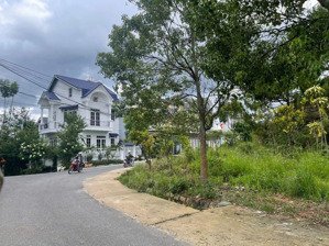 bán gấp! căn villa giá rẻ đối diện đồi thông và công viên kqh ngô quyền p.6 đà lạt