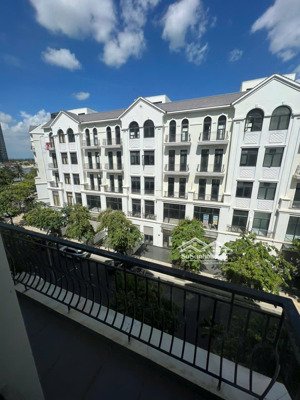 bán nhà vinhomes quận 9 - dt đất 126m2, đã hoàn thiện, đang sẵn dòng tiền thuê 60tr/tháng giá 24tỷ