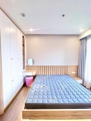 bán căn hộ sky oasis 68m2. view sông hồng. đầy đủ nội thất. giá bán 3.7 tỉ. liên hệ 