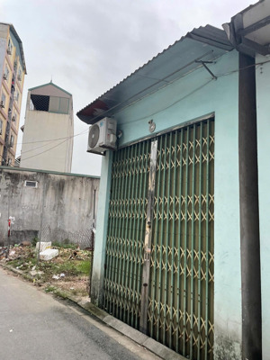 bán căn nhà cấp 4 đẹp tại gia lâm. vị trí đẹp đầy đủ tiện ích. đường to ô tô đỗ cửa. chỉ 4tỉ