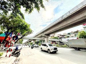 mặt phố nguyễn trãi, 8t thang máy, dt 1.9 tỷ/năm, vỉa hè rộng, kinh doanh, 2 thoáng, 125m2
