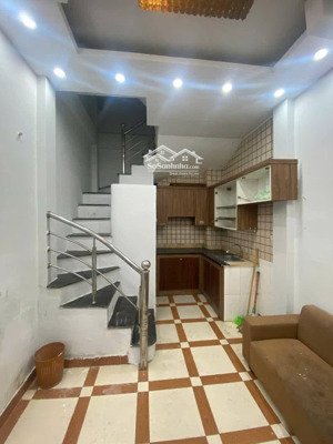 (hot) phân khúc 3 tỷ có ngay nhà đẹp láng hạ, 5 tầng, ô tô con đỗ cửa, đủ công năng, sđcc vuông đẹp