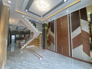 cần bán gấp nhà chính chủ 1 trệt 1 lầu gần chợ bình chánh. sổ hồng riêng đã hoàn công