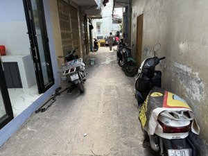 cho thuê nhà hẻm p1 quận 10 ngay chợ hoa hồ thị kỉ, p1 q10 hẻm thông ra trần bình trọng, hẻm rộng