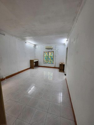 chính chủ cho thuê nhà tập thể b4 mai dịch
