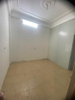 bán nhà phân lô trung kính, dt 40 m2 sổ đỏ chính chủ, mặt tiền 4,3m. ô tô đỗ cửa