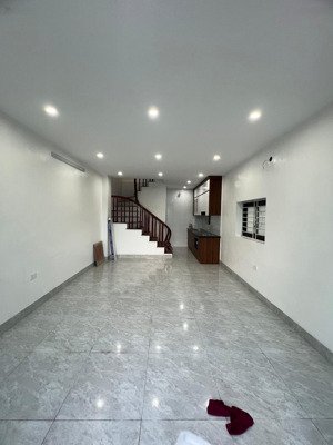 bán nhà tứ liên
xây mới, oto đỗ cửa, kinh doanh đỉnh dt:35m, 3 tầng, mt 3m8 tây hồ