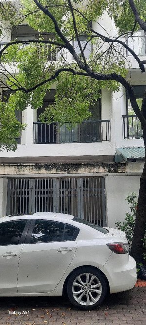 nhà nằm khu phân lô vip - trước cửa ô tô tránh nhau - giao thông cực thuận tiện