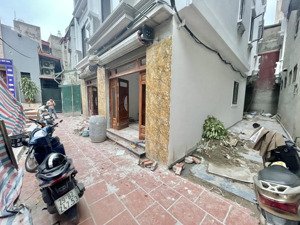 chính chủ cho thuê nhà 162d ngõ 192 kim mã - lô góc - thang máy - kinh doanh tốt - trước nhà rộng