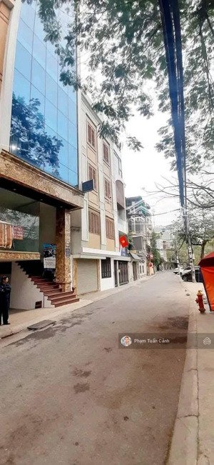 cần bán tòa nhà văn phòng phố hoàng quốc việt,cầu giấy
dt 80/85 m2 9 tầng mt 4.8 mét.
giá 42 tỷ