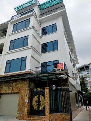 cần cho thuê gấp liền kề 2a kđt dịch vọng hậu. dt 95m x 5t. 40 triệu.