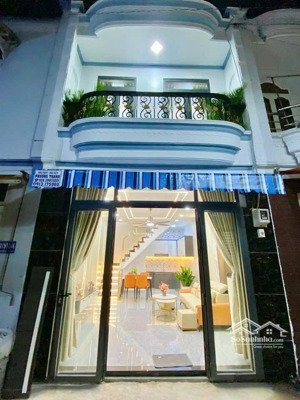 nhà hẻm xe hơi 7 chỗ- 2 tầng- nhà mới- tặng nội thất- gần siêu thị- sân bay - công viên