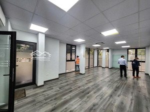 chính chủ cần cho thuê sàn văn phòng tại phố vũ phạm hàm dt 80m2 giá cực rẻ chỉ 12tr/th 