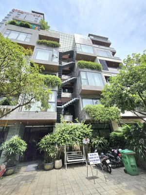 chủ cần bán tòa căn hộ 7 tầng, cách biển 300m, thu nhập cho thuê ổn định 800 triệu một năm