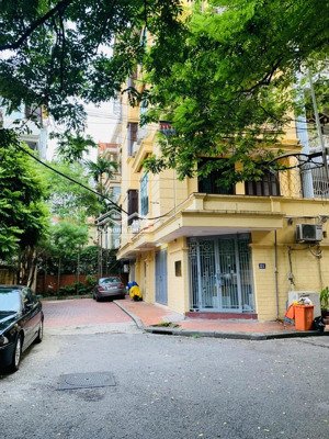 cực phẩm sân vườn khu giảng võ 110m2x4t mt5m sân đỗ 2 oto phù hợp văn phòng cafe spa thư giãn 23tr