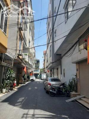 Cho thuê nhà riêng đường Hoàng Quốc Việt ( Cầu Giấy ) – DT 90m2 – 4 tầng – Ngõ oto tránh.