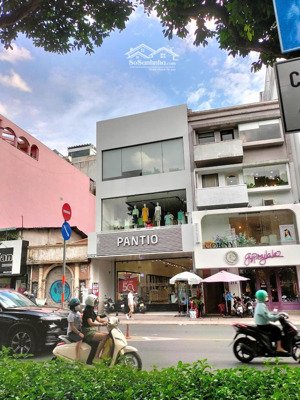 bán nhà mặt tiền hùng vương, quận 5. dt : 5.5 x 18m. 1 trệt 2 lầu. chỉ 27 tỷ