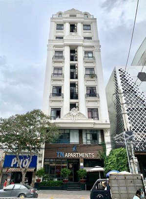 bán nhà mặt tiền, đường cao thị chính. quận 7. ngang 8m x 30m, hầm 8 tầng. giá 50 tỷ.