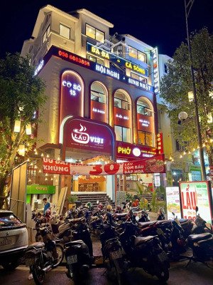 cho thuê mặt bằng kinh doanh phố phùng khoang giá cực rẻ diện tích 120m2 nhà 4 tầng giá chỉ 45tr