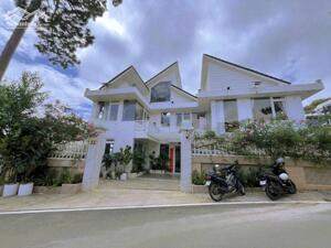 BÁN VILLA NGHỈ DƯỠNG 2 MẶT TIỀN ĐƯỜNG YÊN THẾ, CÁCH HÔ XUÂN HƯƠNG 800M, ĐƯỜNG ĐẸP NHẤT ĐÀ LẠT