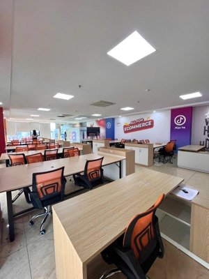 nhượng gấp văn phòng 190m2 gần ngã tư sở - nguyễn trãi, thanh xuân, hai mặt thoáng, full kính