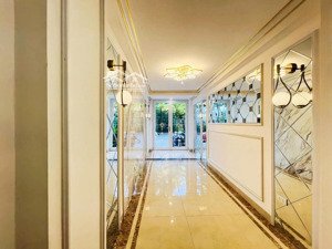 bán nhà 6tầng mặt phố bưởi-vỉa hè rộng 6m-kd đẳng cấp-nhà còn mới-tầm tiền chưa đến 10tỷ-hàng hiếm