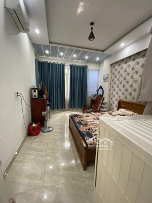 cần bán căn nhà 4 tầng mt đường hà huy tập, đà nẵng.