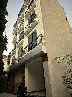 nhà phượng đồng lô góc 32m2*5t, ôtô đỗ cửa gần dhtd thể thao đang cho thuê 5tr/1 tháng. giá 3.18tỷ