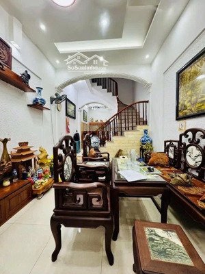 chính chủ bán căn nhà ở kim hoa phường phương liên đống đa. dt. 45m2. mt. 4,6m. 5 tầng. 4 ngủ 4vs