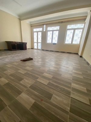 chính chủ cho thuê nhà nguyễn xiển 80m, 5 tầng, oto đỗ cửa, điều hòa đầy đủ làm vp, kdol giá 27tr