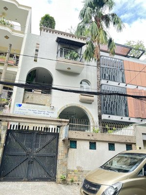 biệt thự trường sơn q10 ngay công viên lê thị riêng. công nhân 150m2 giá 43 tỷ