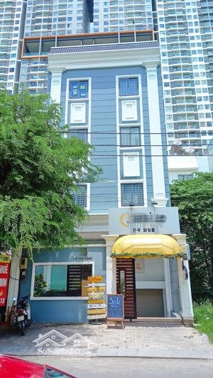 cần bán căn hộ dịch vụ 22 phòng thu nhập 54tr/th mặt tiền lê thị chợ q7