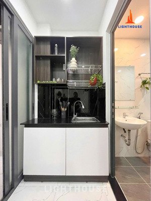 phòng rộng thoáng giá mềm sát trung tâm q1 & phố ẩm thực