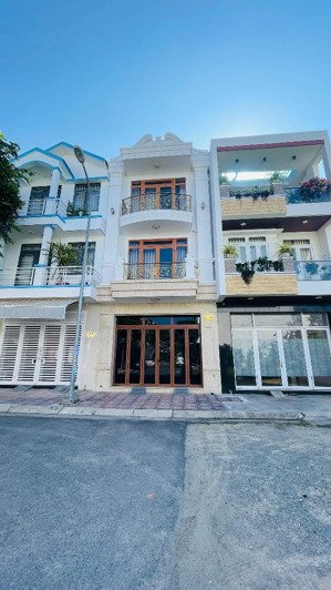 nhà 3 tầng kdt lê hồng phong 2 nha trang, dt 80m2 ngang 5m 4pn giá 6tỷ7 siêu tốt mua ở và đầu tư
