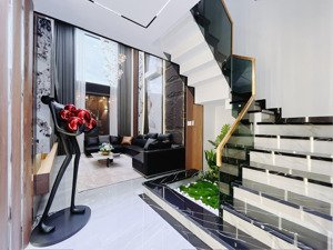 nhà đẹp mặt tiền đường số phường bình thuận, quận 7. có thang máy